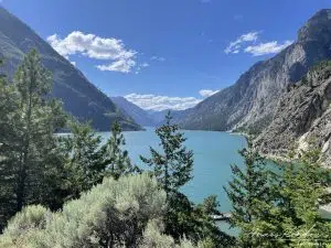 Seton Lake proche de la ville de Lilooet en Colombie Britannique (Canada)
