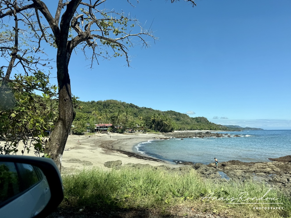 Village de Montezuma, sa plage et la mer observé depuis la voiture