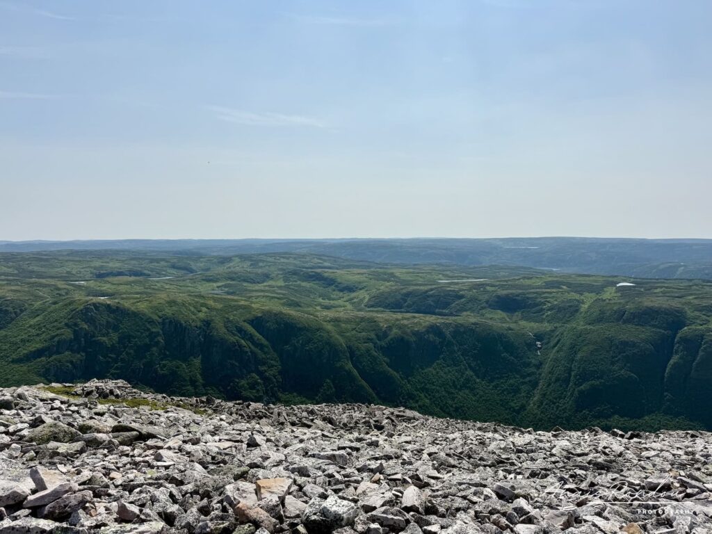 Vue depuis la point culminant de la randonnée du Mont Gros-Morne