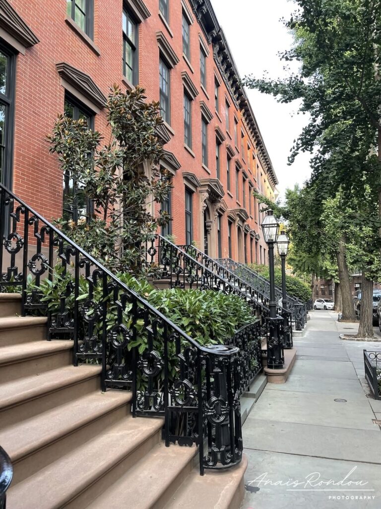 Maisons colorées typiques de Greenwich Village rencontrées lors d'une visite du quartier