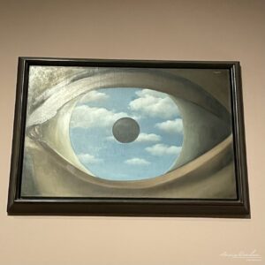 Oeuvre d'art d'oeil de Magritte pris en photo au MoMa à New York