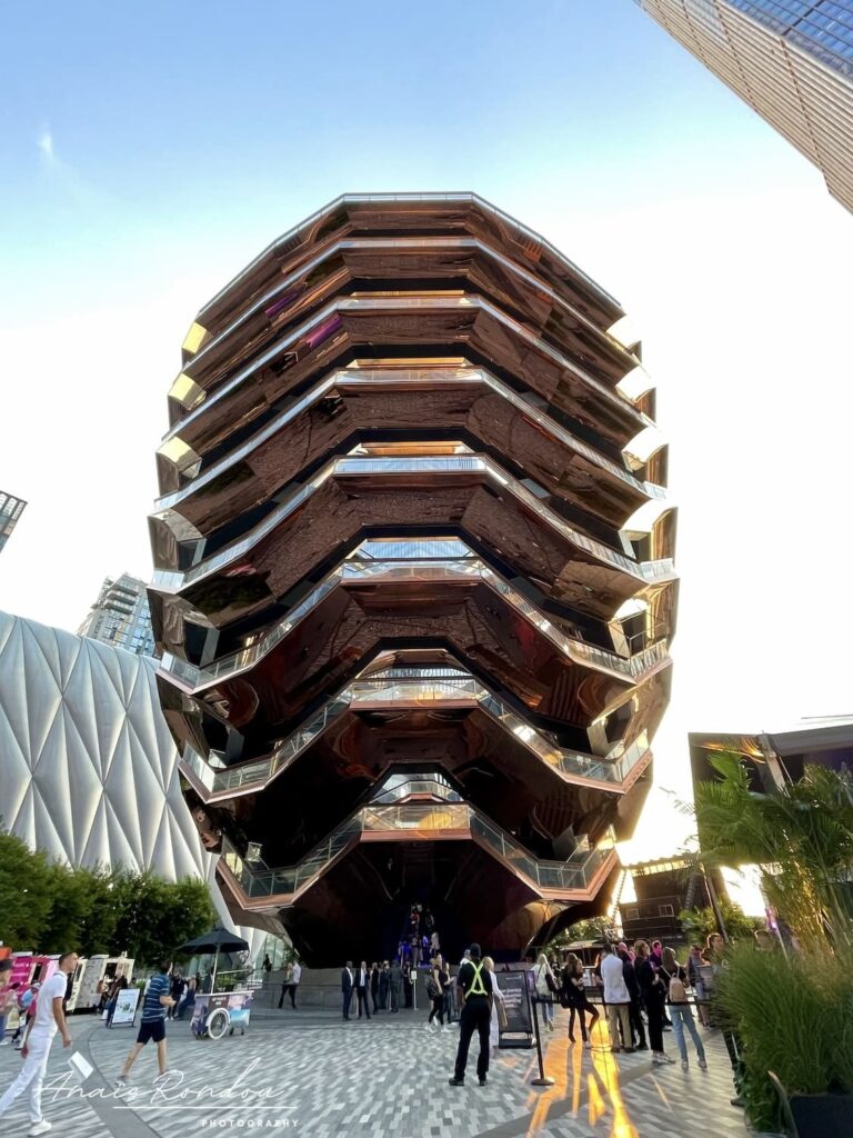 The Vessel Hudson Yards New York The Vessel est un bâtiment à l'architecture moderne à voir à New York dans le quartier Hudson Yards