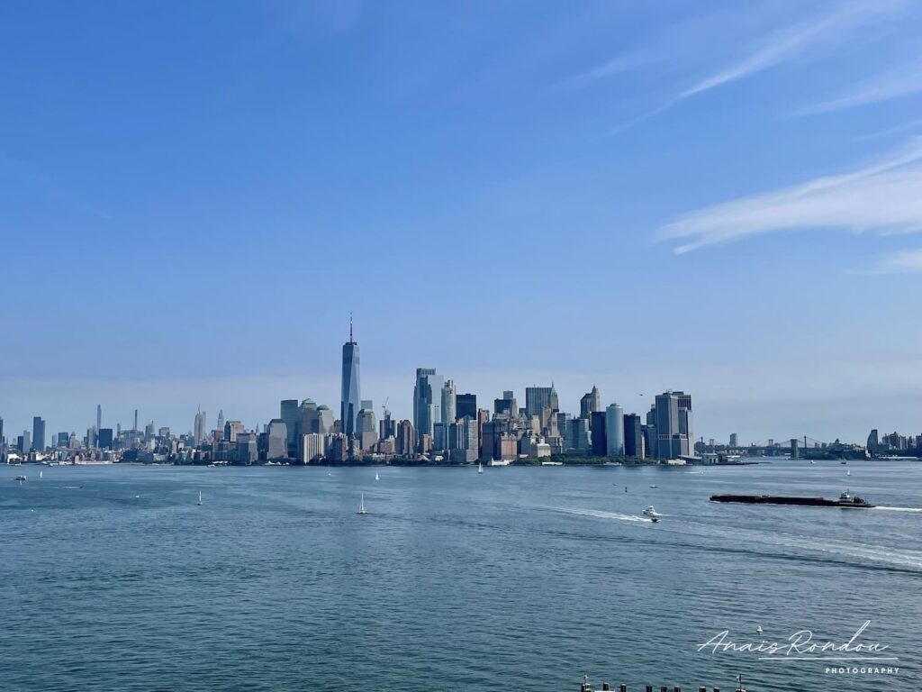 Vue New York depuis la statue de la Liberté Vue sur New York depuis la piédestal de la statue de la Liberté