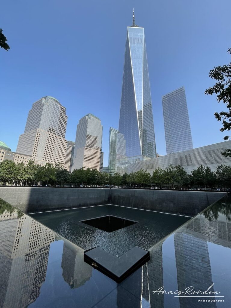 World Trade Center Monument Monument du World Trade Center avec son trou et sa fontaine d'eau à New York