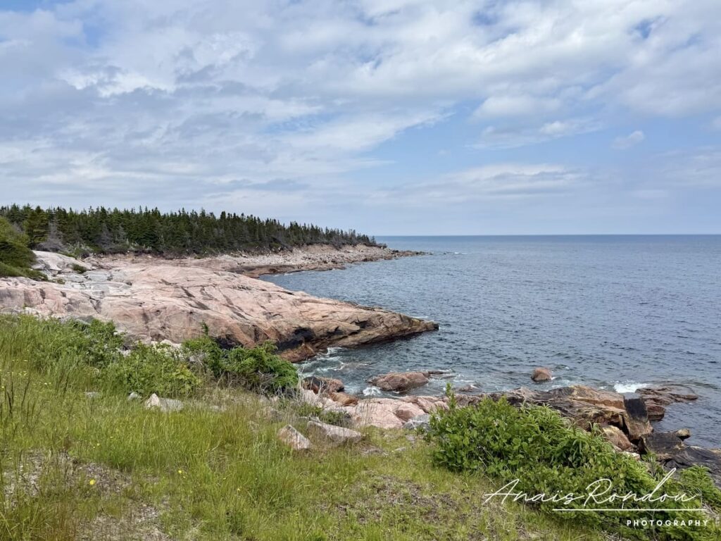 Côte rocheuse et océan atlantique depuis le Cabot Trail en Nouvelle-Écosse