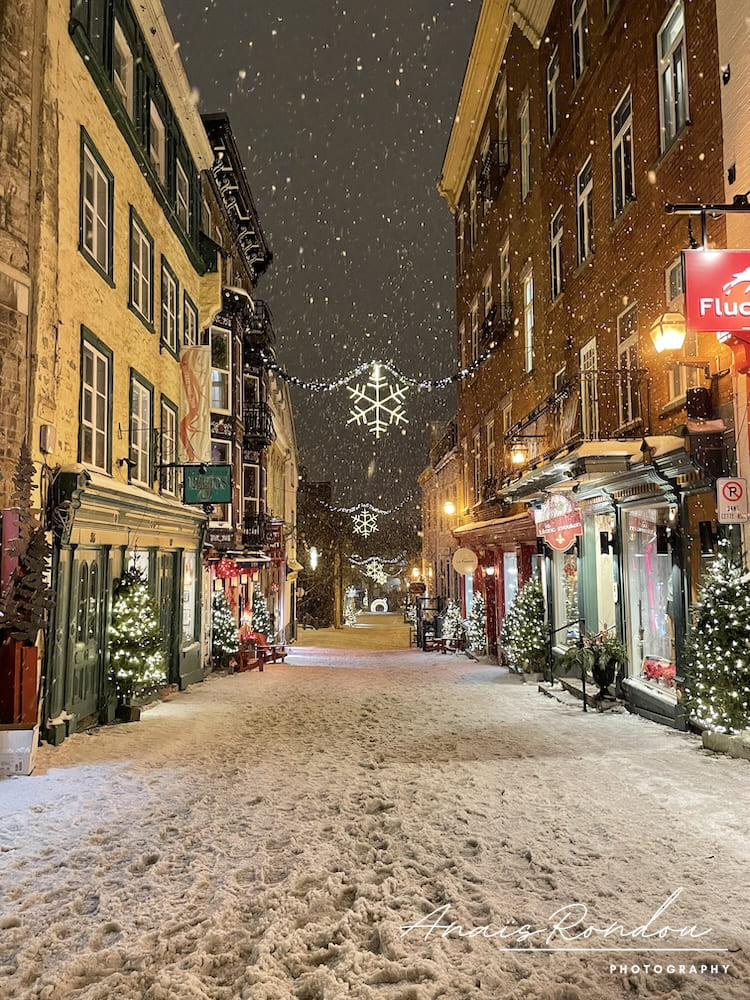 Ville Québec neige hiver Ruelle de la ville de Québec sous la neige en hiver
